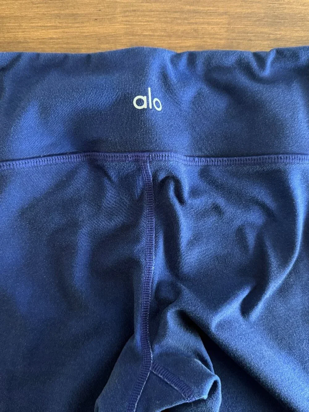 ALO Yoga Capri Leggings Size Medium Blue Mid High Rise Watercolor Full Length